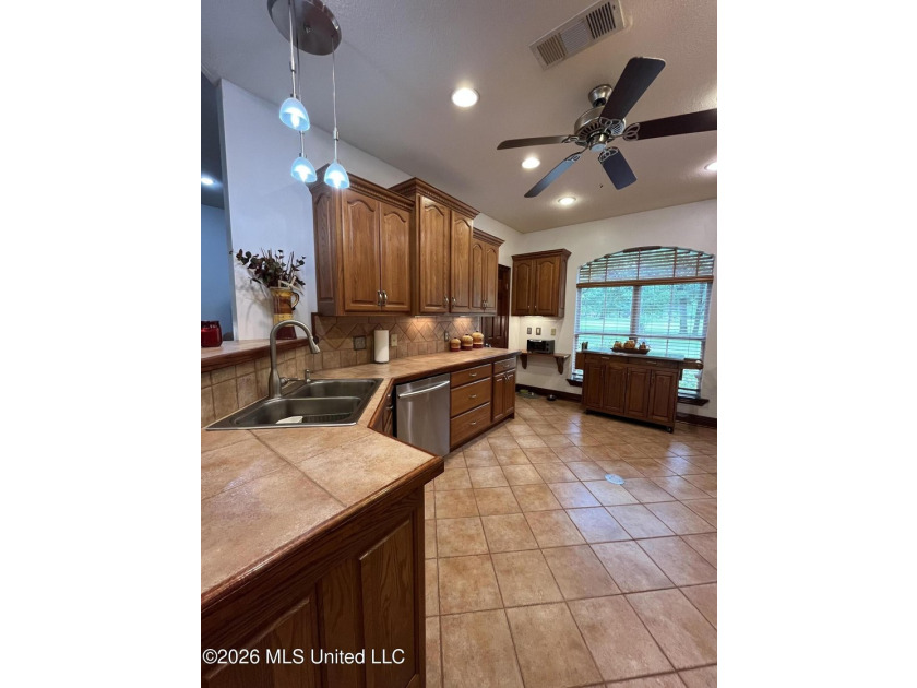 Escape to your own private 3 acre oasis! Beautiful Custom Built - photo 15