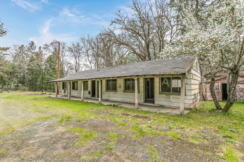A rare, accessible Southern Oregon commercial/residential - photo 16