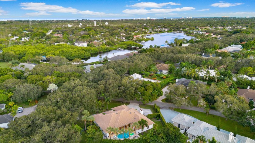 Resort-style living in Heritage Oaks. Located behind the 24-hour - photo 41