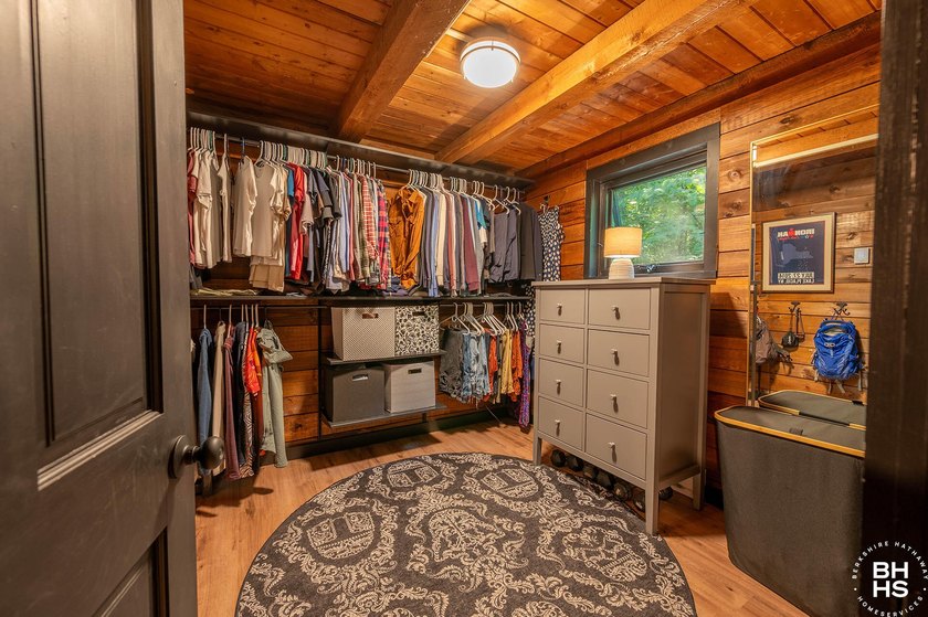Beautifully renovated Adirondack chalet with no rental - photo 12