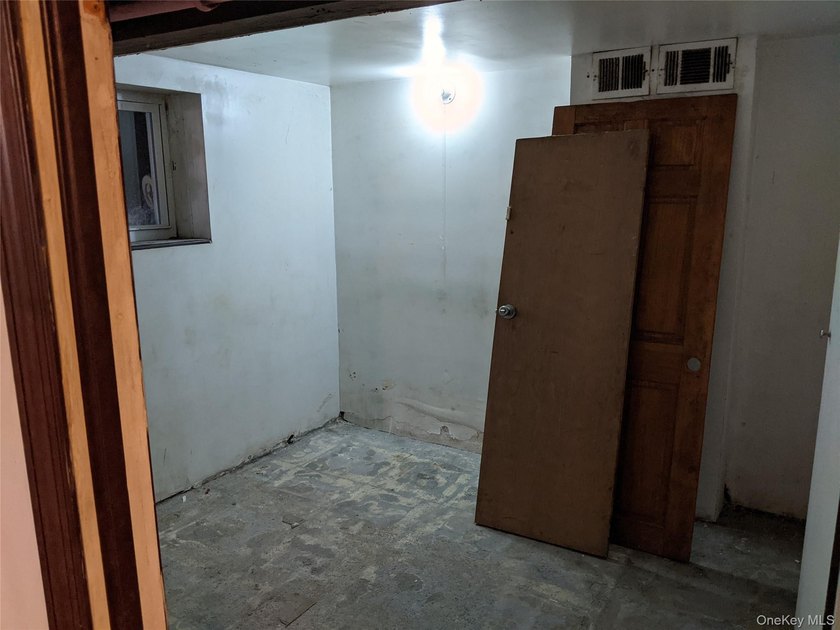 Great Opportunity to Own this 2 unit detached multi-family with - photo 17