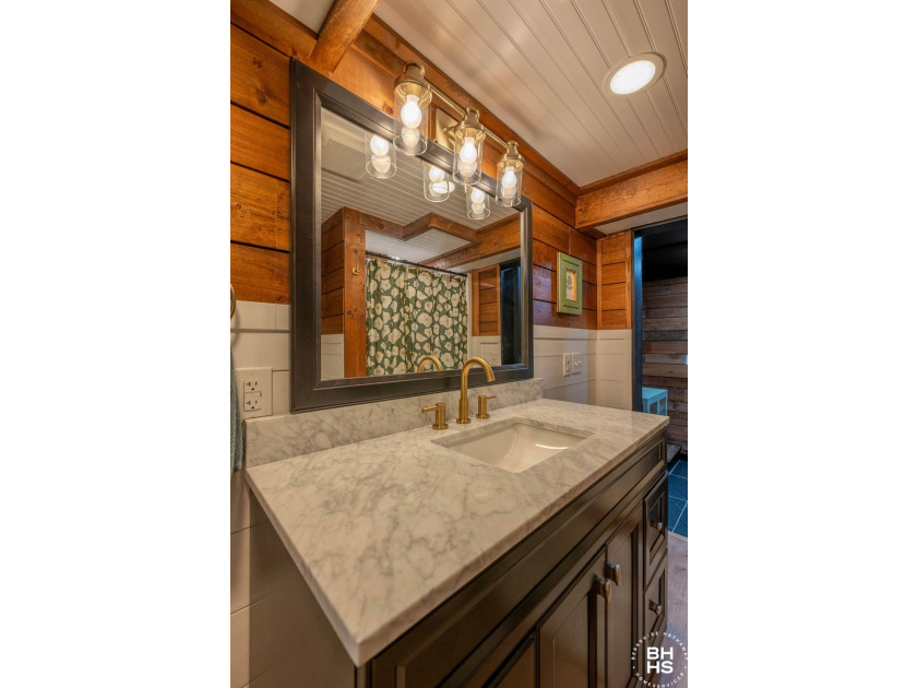 Beautifully renovated Adirondack chalet with no rental - photo 20