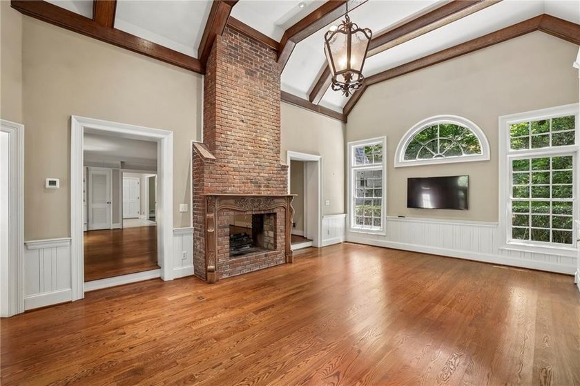 Timeless Dutch Colonial in Coveted Haynes Manor. Nestled on a - photo 12