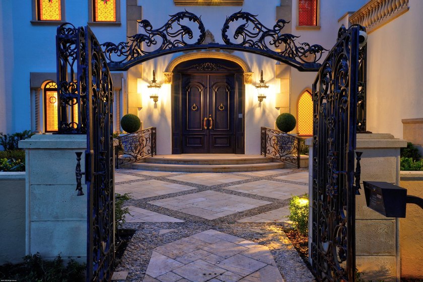 This extraordinary estate at 370 Eagle Drive feels like a - photo 15