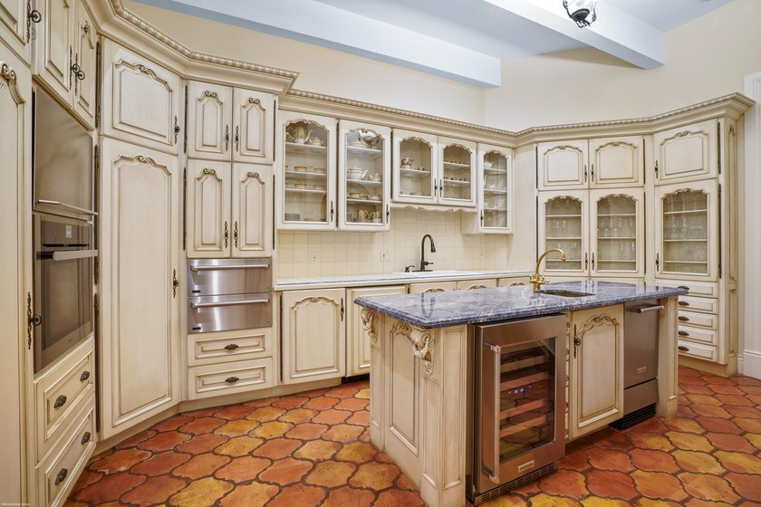 This extraordinary estate at 370 Eagle Drive feels like a - photo 27