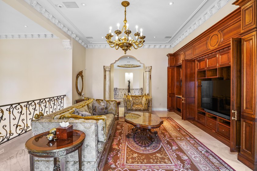 This extraordinary estate at 370 Eagle Drive feels like a - photo 40