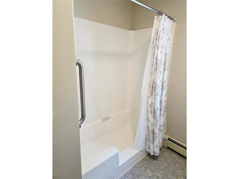 This raised ranch offers 3 bedrooms, one bathroom, galley - photo 11