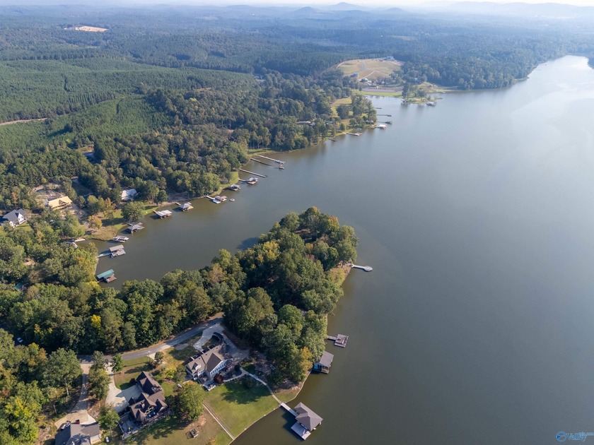 Lakefront living in a gated community on Weiss Lake! Just under - photo 12