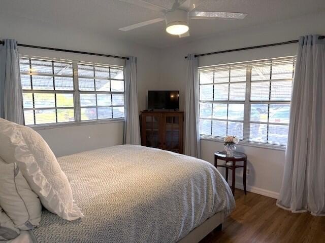 CONDO BEAUTIFUL!! This partially furnished end condo is updated - photo 14