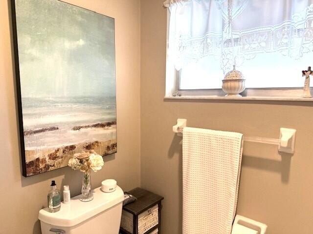 CONDO BEAUTIFUL!! This partially furnished end condo is updated - photo 18