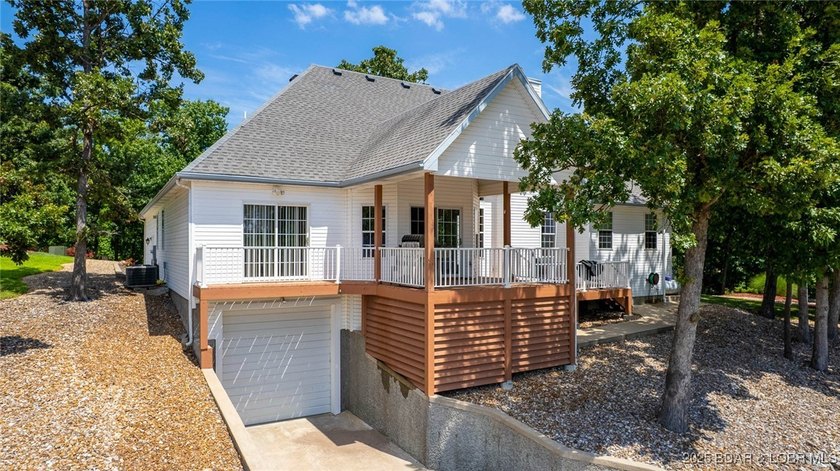 Contractor-built home with attention to detail in The Estates - photo 3