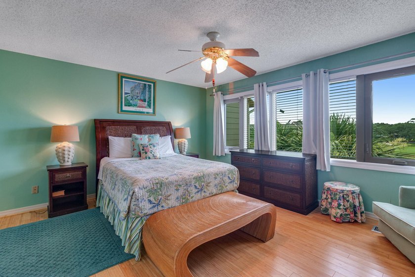 This beautiful 2 bedroom PLUS loft, making the condo live like a - photo 10