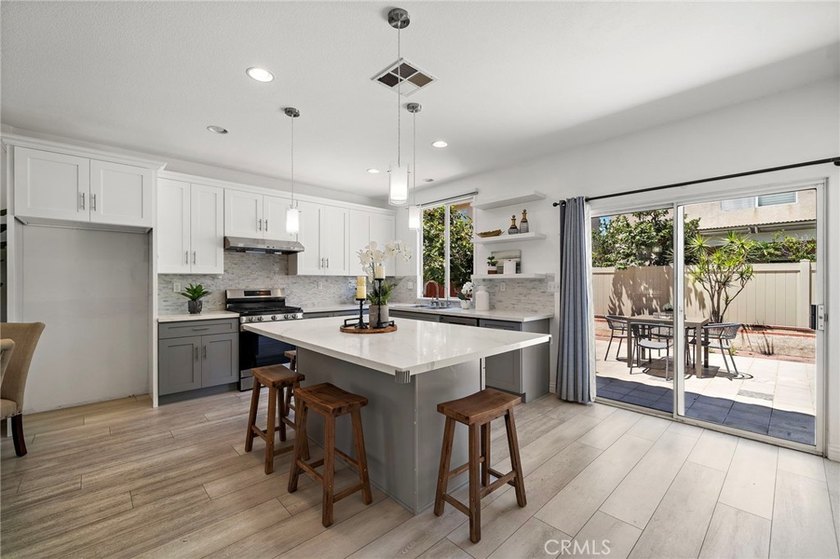 Stunning beautifully upgraded single family detached home in the - photo 11