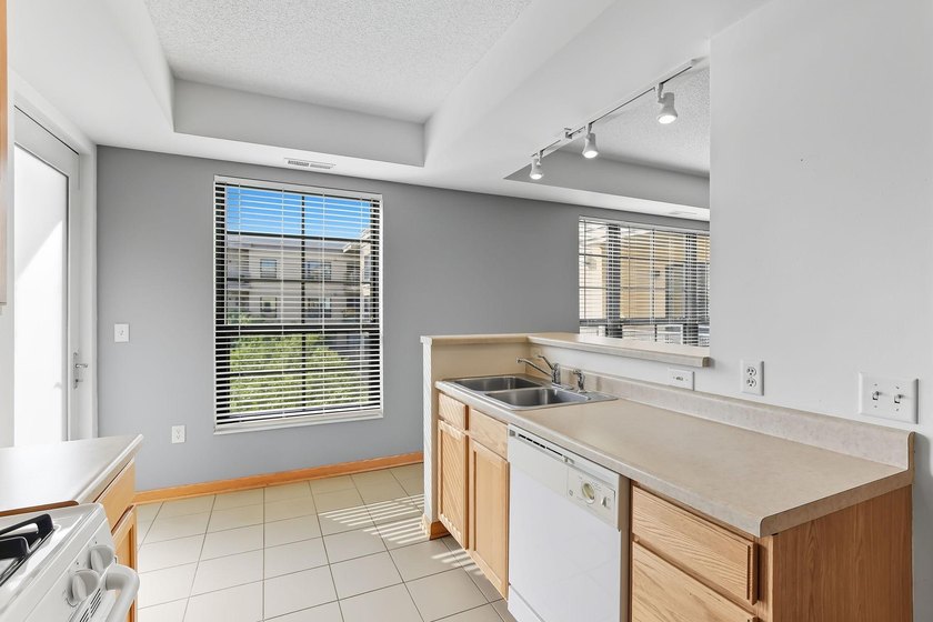 Welcome to this well-maintained 1-bedroom, 2-bath - photo 12