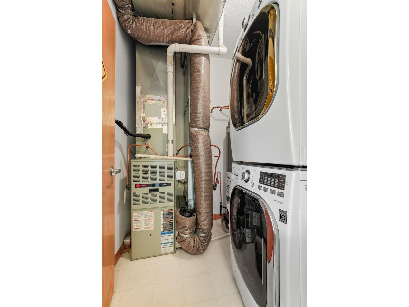 Welcome to this well-maintained 1-bedroom, 2-bath - photo 21