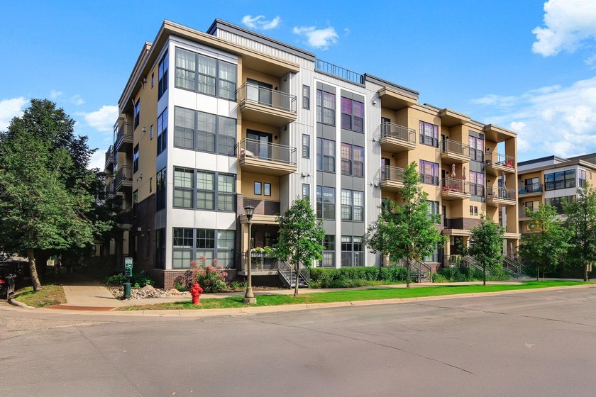 Welcome to this well-maintained 1-bedroom, 2-bath - photo 25