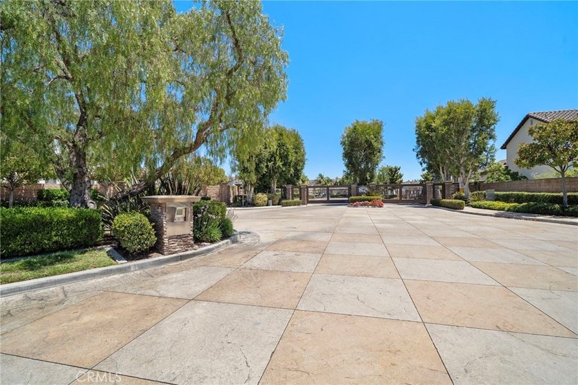 Stunning beautifully upgraded single family detached home in the - photo 32