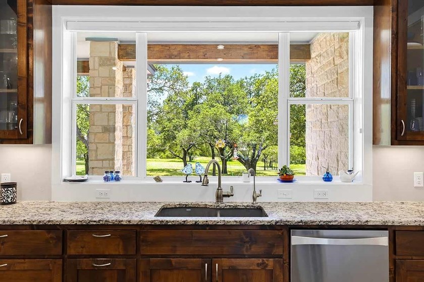 Gorgeous 3,618 SF single-level home, 30'x40' workshop, 7.42 - photo 9