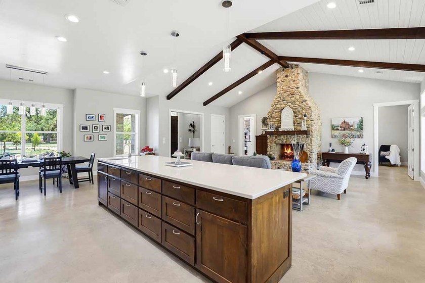 Gorgeous 3,618 SF single-level home, 30'x40' workshop, 7.42 - photo 10