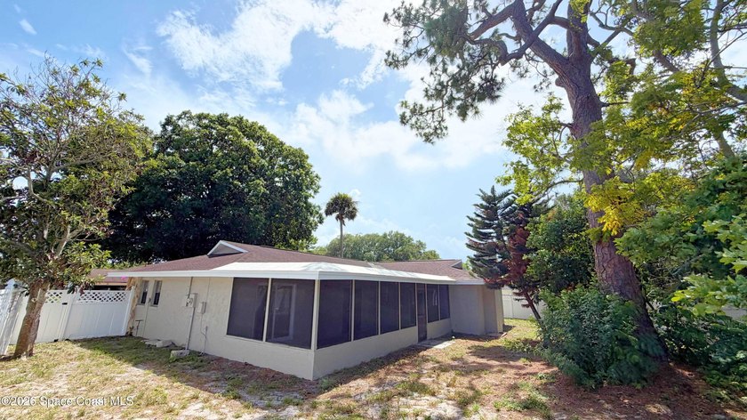 Welcome to 4205 Grovewood Ln! This stunning, move-in-ready - photo 4