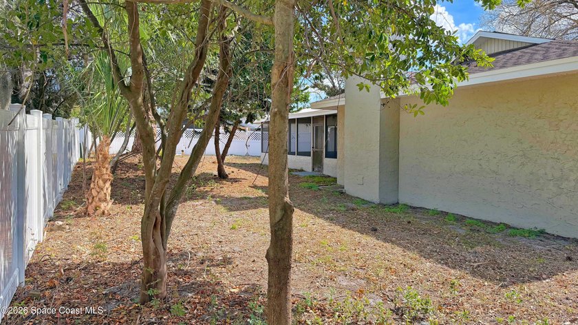 Welcome to 4205 Grovewood Ln! This stunning, move-in-ready - photo 6