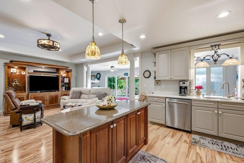 Fantastic opportunity to own a 4 bedroom/3 bath home in the - photo 14