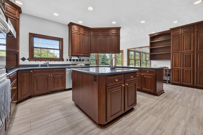 Welcome to this exceptional all-brick walkout 2-story home - photo 14