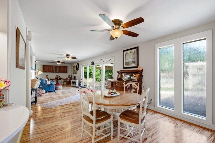Fantastic opportunity to own a 4 bedroom/3 bath home in the - photo 17