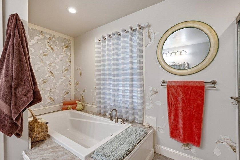 Fantastic opportunity to own a 4 bedroom/3 bath home in the - photo 27