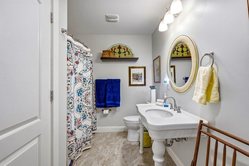 Fantastic opportunity to own a 4 bedroom/3 bath home in the - photo 30