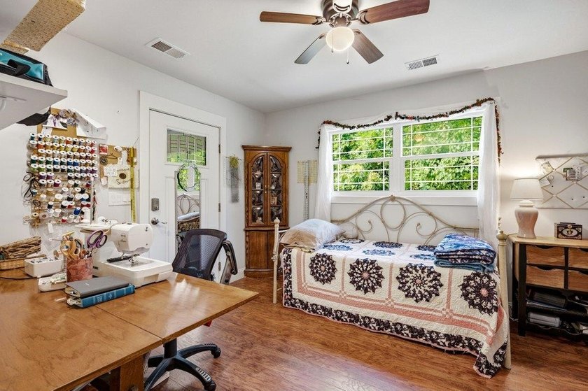 Fantastic opportunity to own a 4 bedroom/3 bath home in the - photo 31