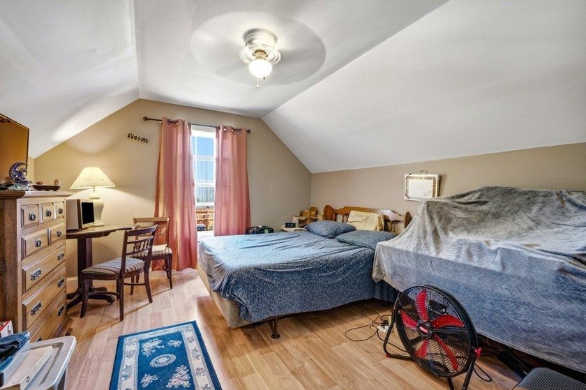 Fantastic opportunity to own a 4 bedroom/3 bath home in the - photo 32