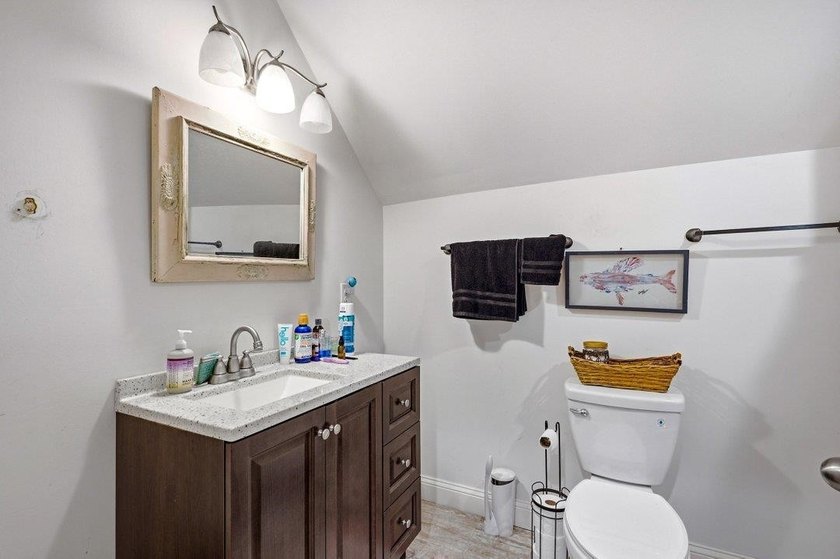 Fantastic opportunity to own a 4 bedroom/3 bath home in the - photo 33