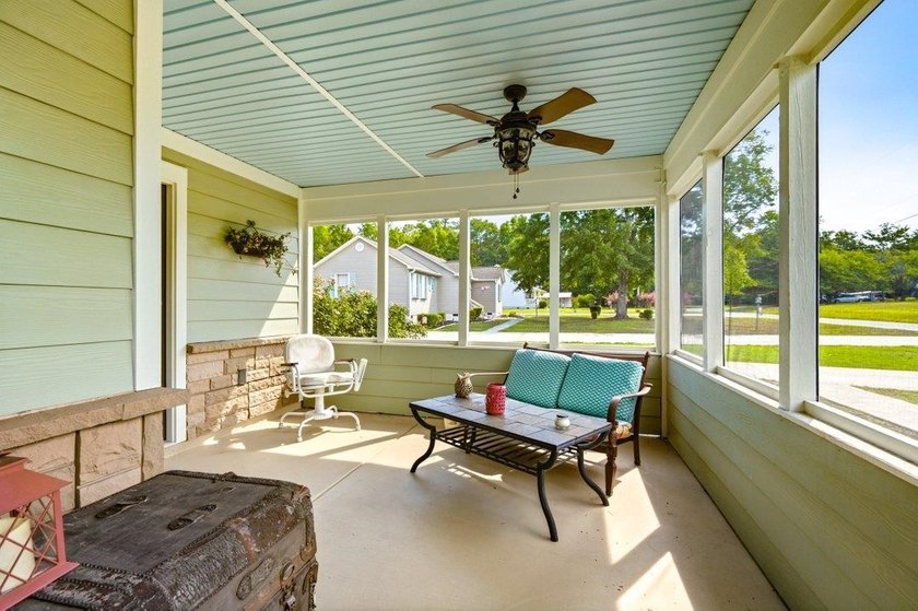 Fantastic opportunity to own a 4 bedroom/3 bath home in the - photo 35
