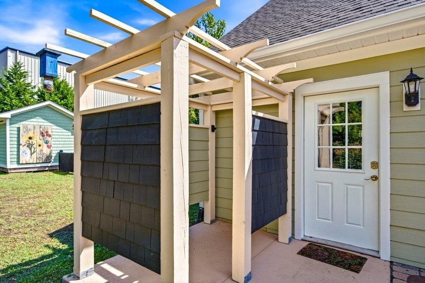 Fantastic opportunity to own a 4 bedroom/3 bath home in the - photo 36