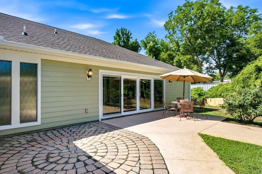 Fantastic opportunity to own a 4 bedroom/3 bath home in the - photo 37