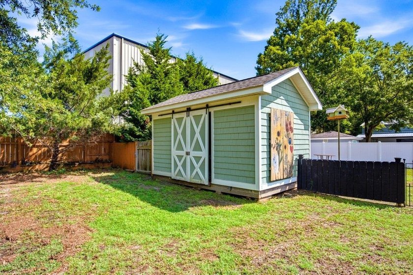 Fantastic opportunity to own a 4 bedroom/3 bath home in the - photo 40