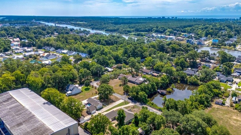 Fantastic opportunity to own a 4 bedroom/3 bath home in the - photo 45