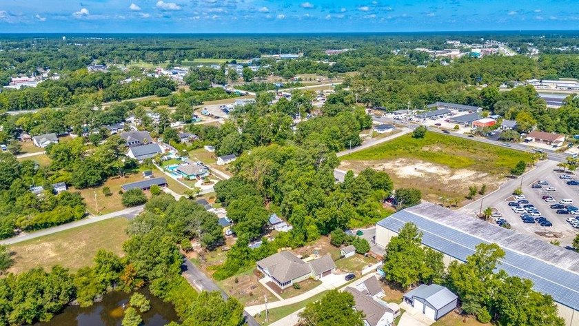 Fantastic opportunity to own a 4 bedroom/3 bath home in the - photo 46