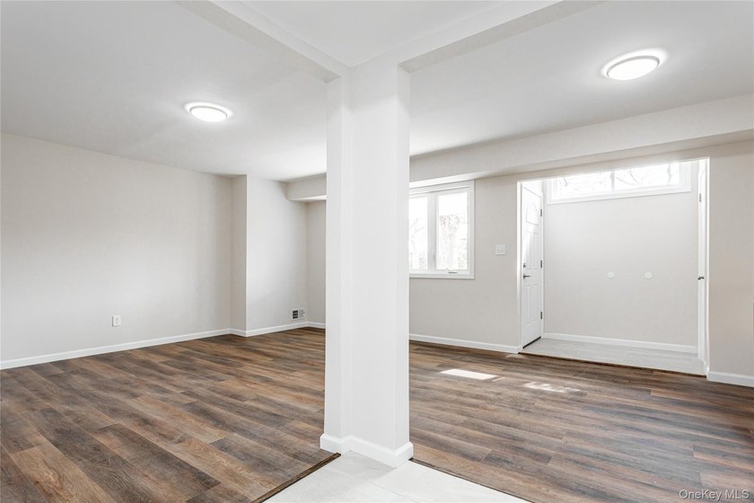 Move right into this renovated, Townhouse, with 2-bedrooms, 1.5 - photo 7
