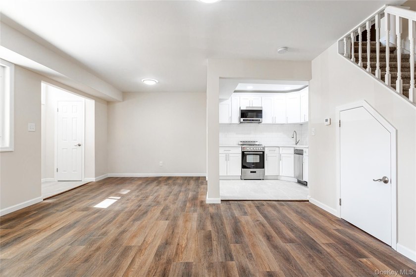 Move right into this renovated, Townhouse, with 2-bedrooms, 1.5 - photo 10
