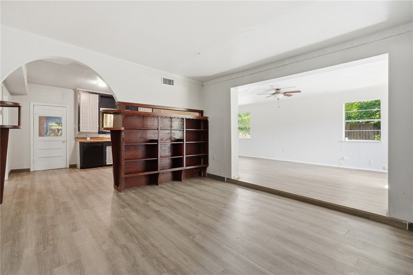 Don't miss out on this charming 2-bdrm,1 bath cottage peacefully - photo 8