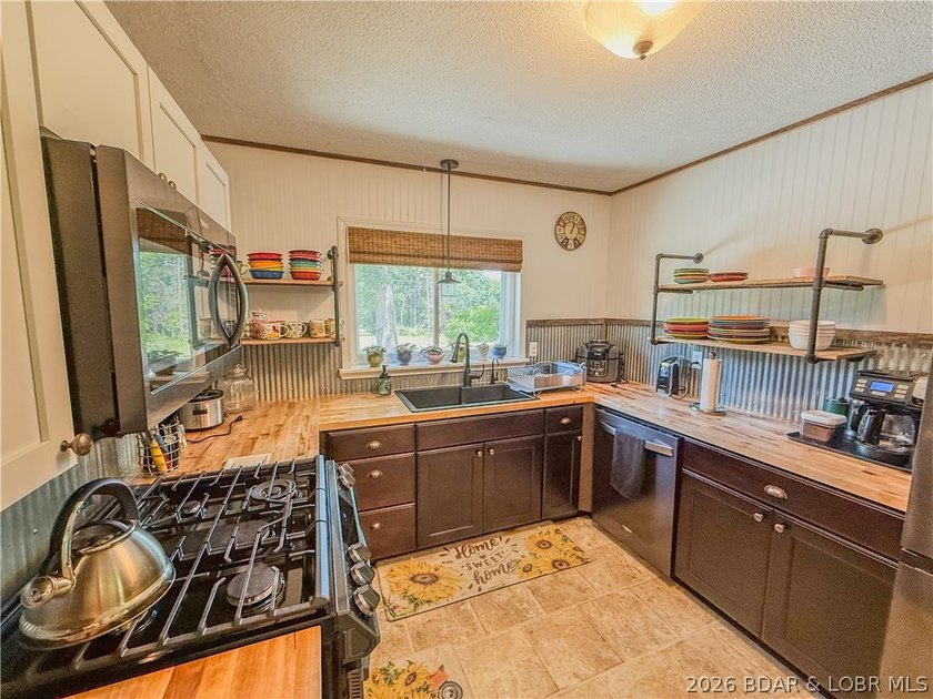 New price on this Lake area retreat on 3 acres with garage/RV - photo 12