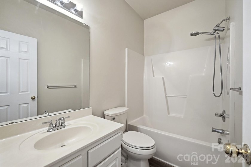 Welcome to this beautifully updated 5-bedroom, 3-bathroom home - photo 14
