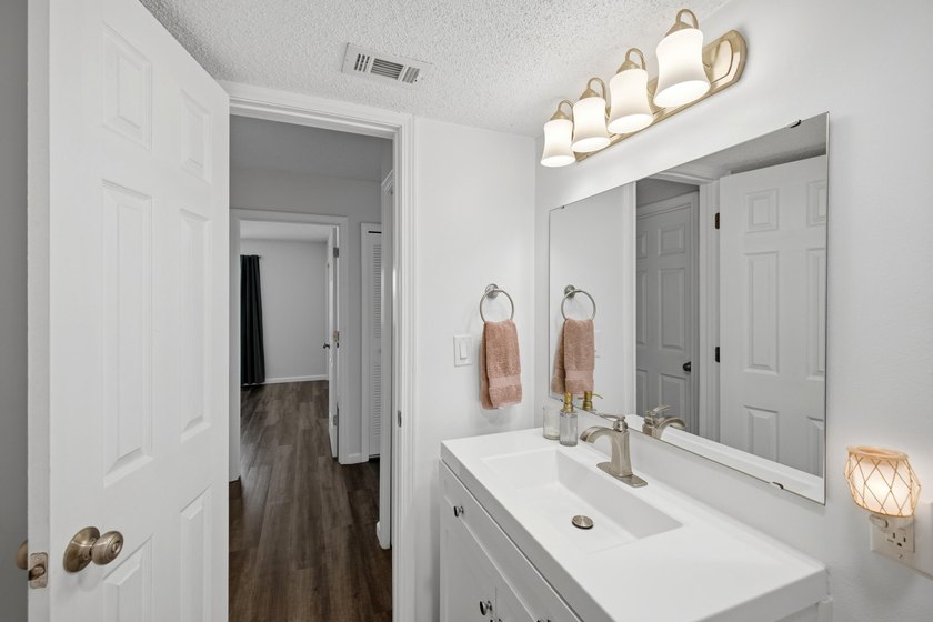 Rental opportunity across from the college. Owner has continued - photo 15
