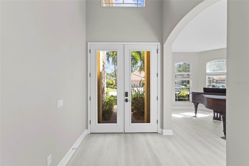 This beautifully updated 5-bedroom, 4-bathroom residence has - photo 6