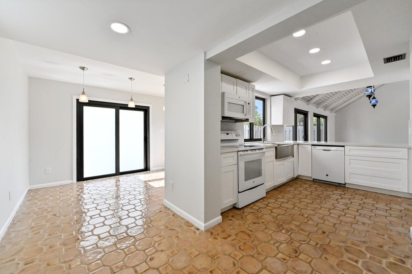 Corner unit villa features 2 bed, 2 bath, large den (could be a - photo 16