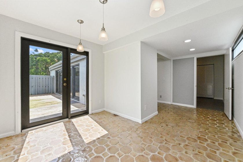 Corner unit villa features 2 bed, 2 bath, large den (could be a - photo 18