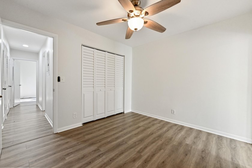 Corner unit villa features 2 bed, 2 bath, large den (could be a - photo 20