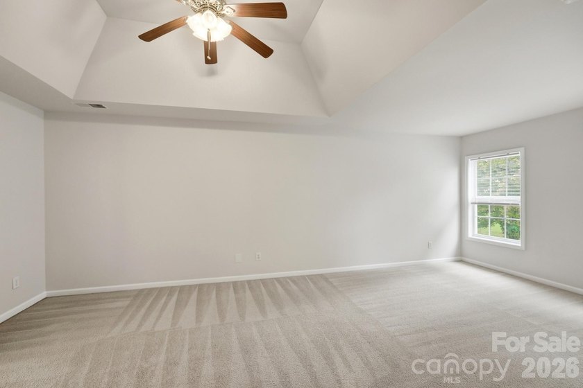 Welcome to this beautifully updated 5-bedroom, 3-bathroom home - photo 21